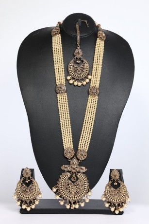 glitter-like-a-star-on-your-big-day-with-our-indian-bridal-necklaces-big-0